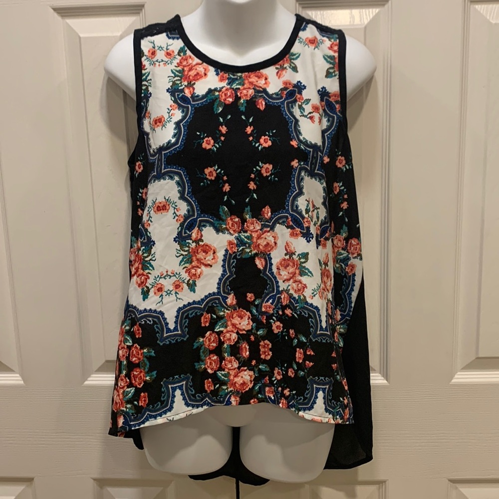 NWT Floral sleeveless top